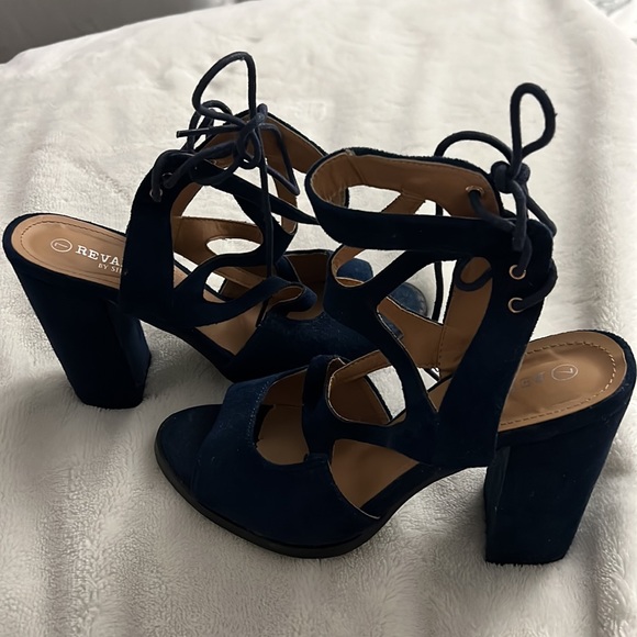 Navy Blue Block heels - Picture 2 of 3